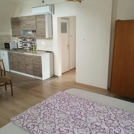 Hotel Revesz Vendeghaz Harkan Exterior foto
