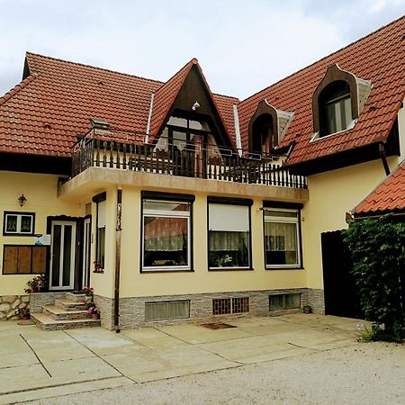 Hotel Revesz Vendeghaz Harkan Exterior foto