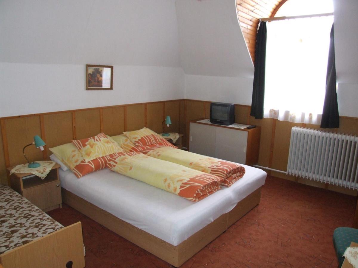 Hotel Revesz Vendeghaz Harkan Zimmer foto
