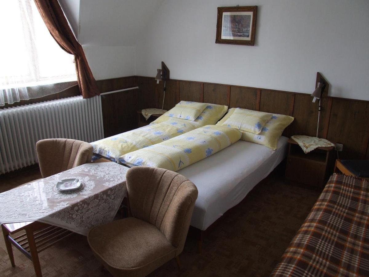 Hotel Revesz Vendeghaz Harkan Zimmer foto