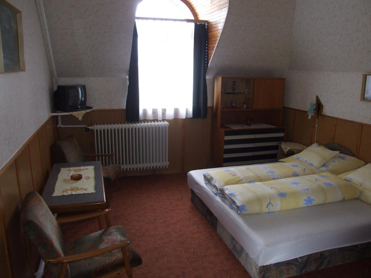 Hotel Revesz Vendeghaz Harkan Zimmer foto