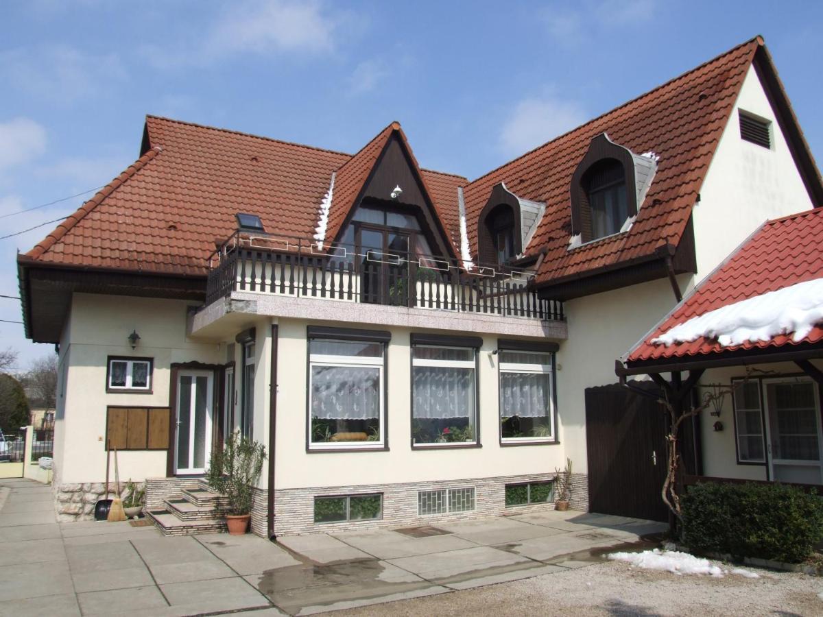 Hotel Revesz Vendeghaz Harkan Exterior foto
