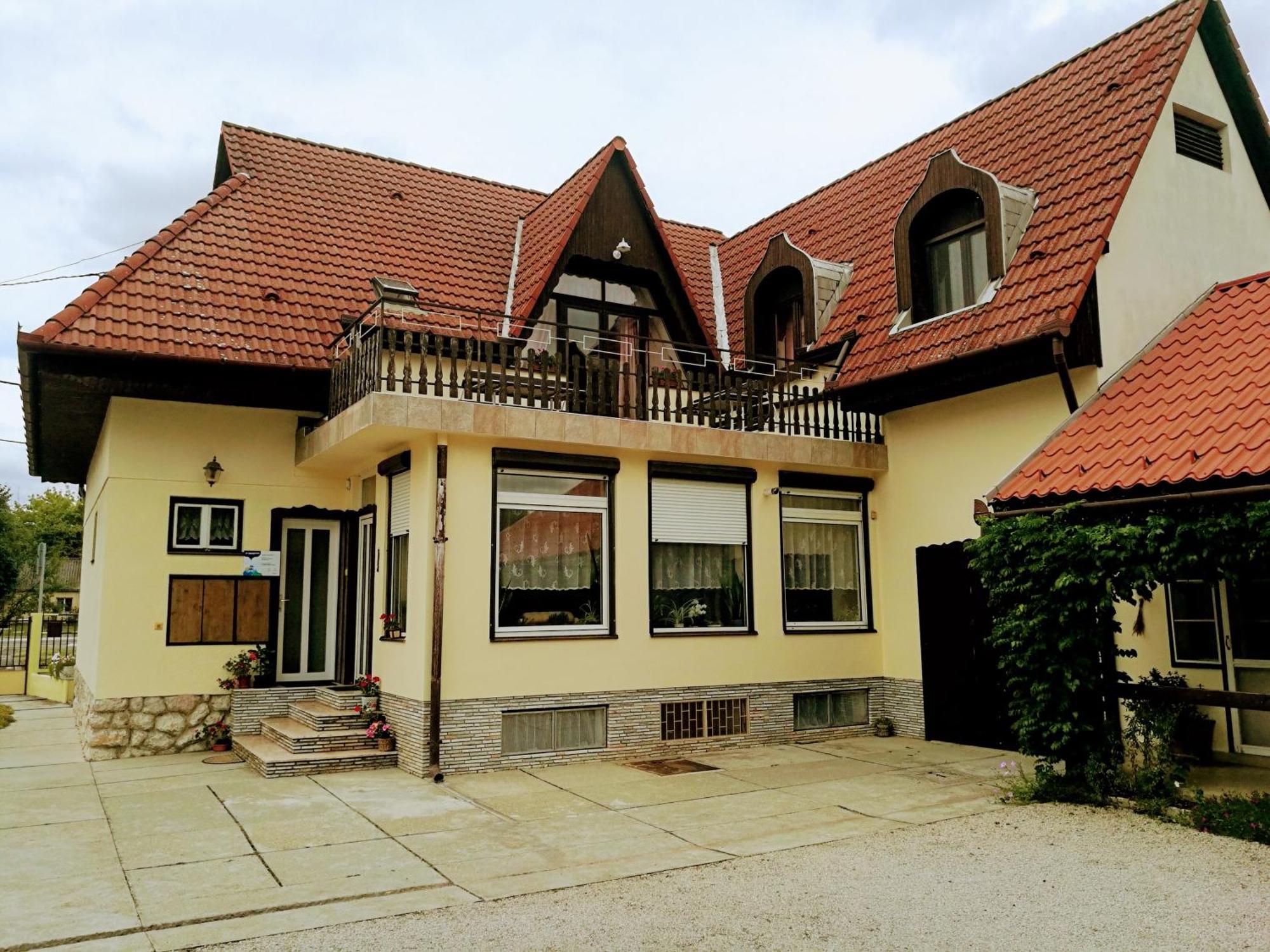 Hotel Revesz Vendeghaz Harkan Exterior foto